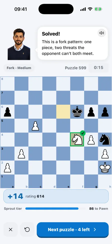 A fork puzzle in Eloqi, solved: the knight takes the rook, and the coach says this is a fork pattern